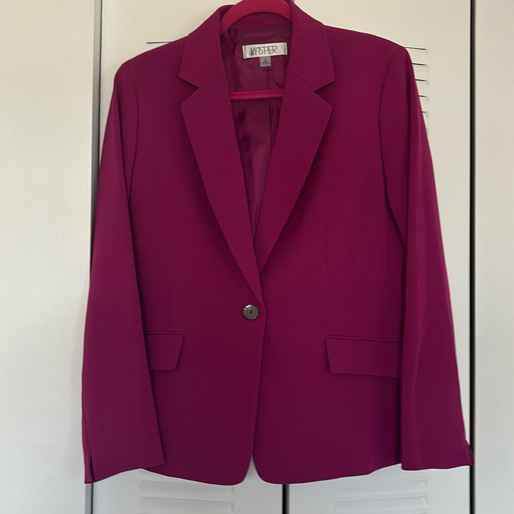 Perfect spring blazer for work or cute dress.